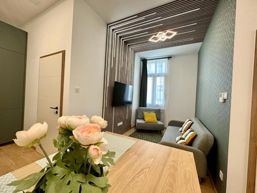 Apartment At Gozsdu Courtyard #Partyzone #Downtown #Freeparking Budapest Exterior photo