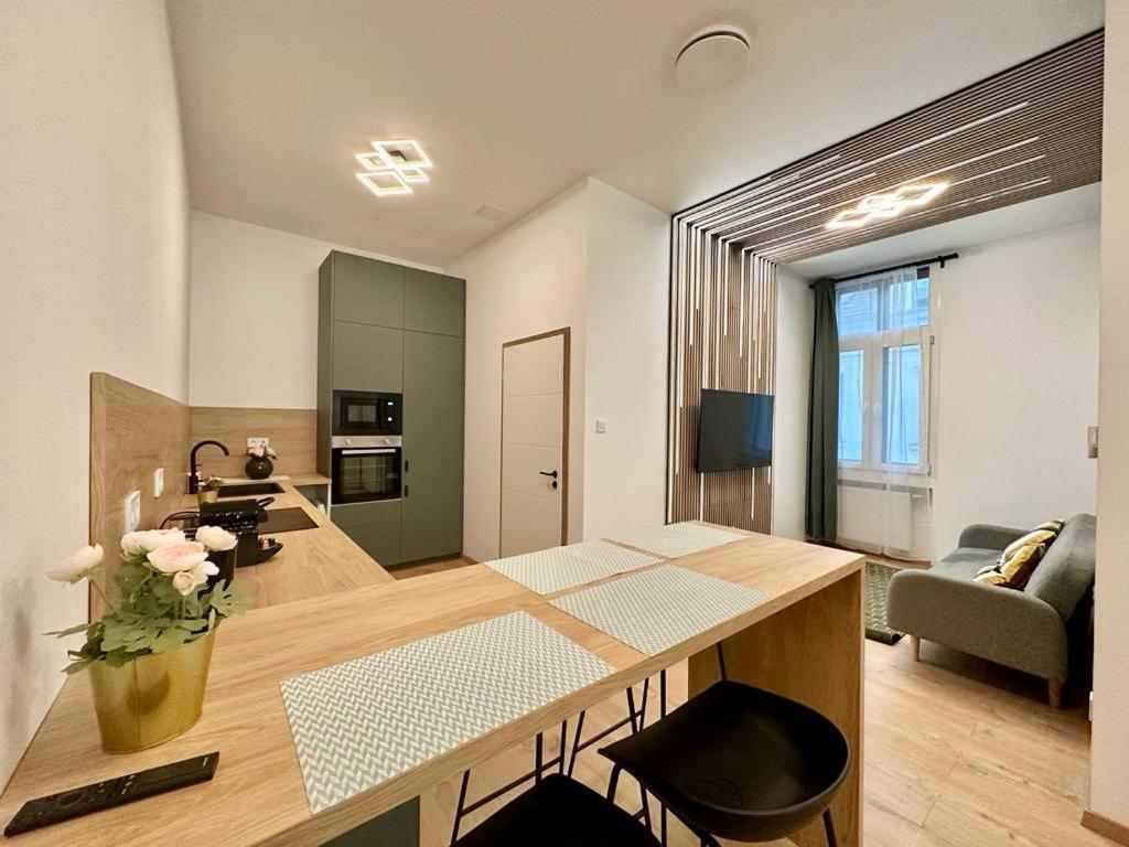 Apartment At Gozsdu Courtyard #Partyzone #Downtown #Freeparking Budapest Exterior photo