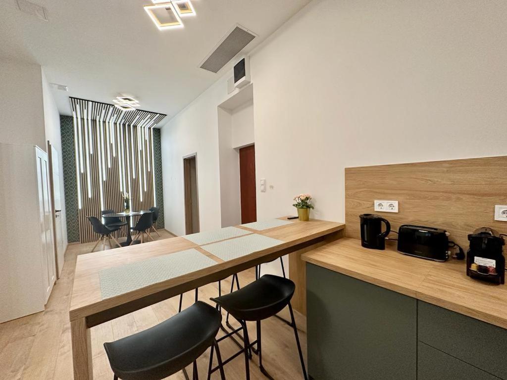 Apartment At Gozsdu Courtyard #Partyzone #Downtown #Freeparking Budapest Exterior photo